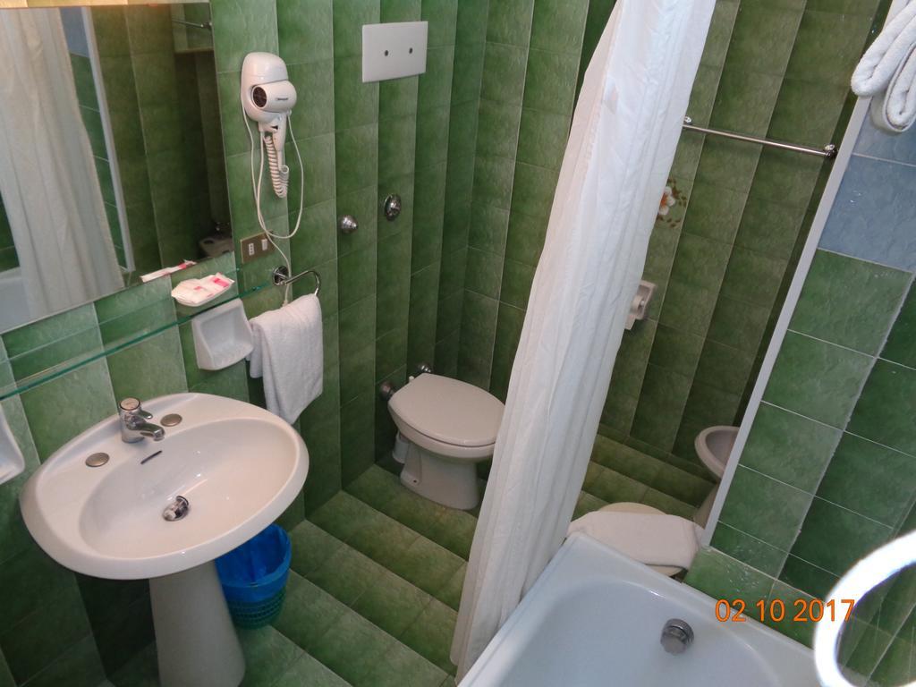 Triple Room,450094977:JPEG